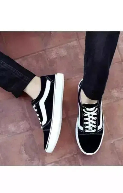Men’s Black & White Casual Sneakers – Street Style Edition Shopeazzy